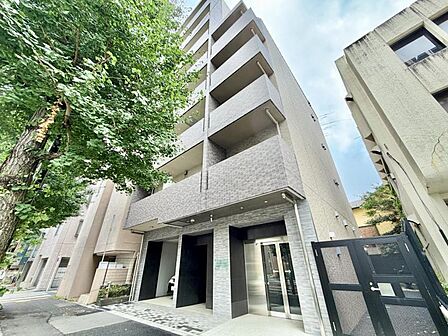 【外観】落ち着いた存在感が街並みに調和しています。