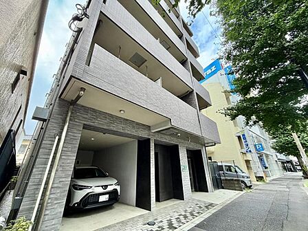 【外観】凛とした佇まいが印象に残るデザイン。