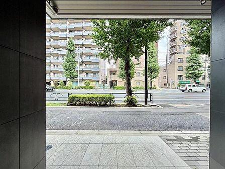 【エントランス】高級感のある佇まいのエントランスです。