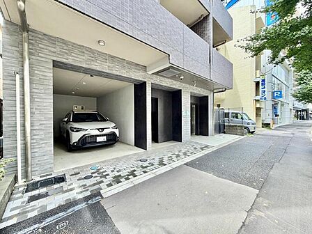 【駐車場】出し入れしやすいゆとりあるスペース設計。