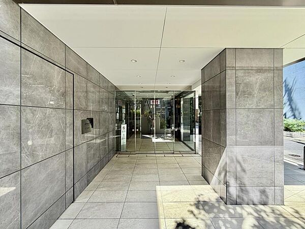 【エントランス】住まう方の安心感を支える空間。
