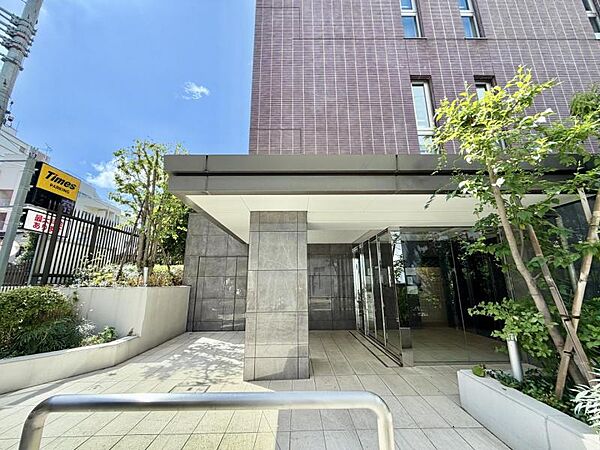 【エントランス】管理状態の良さが感じられる空間です。