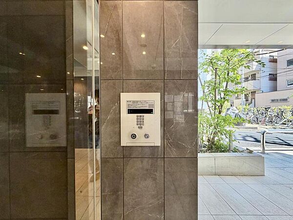 【エントランス】上質な雰囲気を纏う共用スペース。