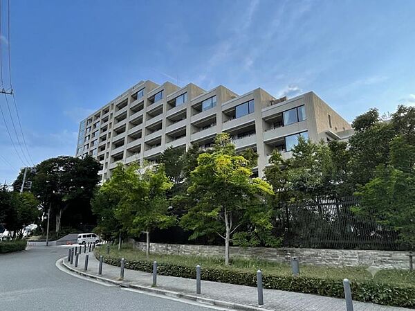 【外観】洗練された都市生活の象徴。
