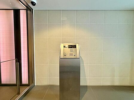 【オートロック】マンションならではのセキュリティと防犯性能。