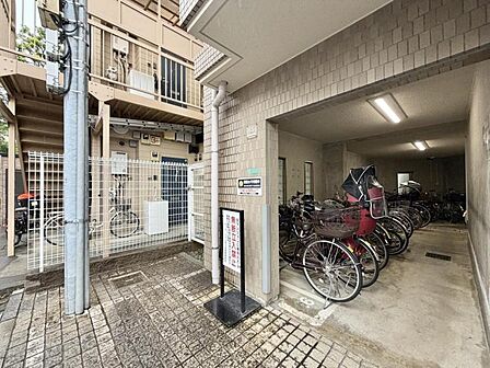 【駐輪場】屋根付き駐輪場で、雨の日も安心です。