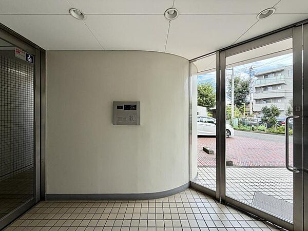 【オートロック】オートロック完備の安心感。住まう人の安全を第一に考えた設計。