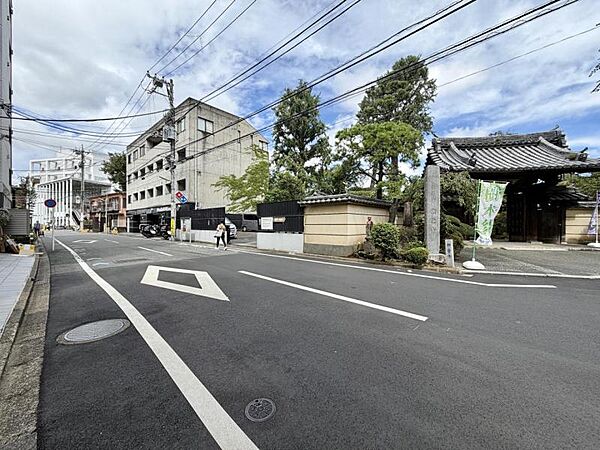 【周辺環境】都会の利便性を享受しながらも心安らぐ静穏な暮らしが手に入ります。