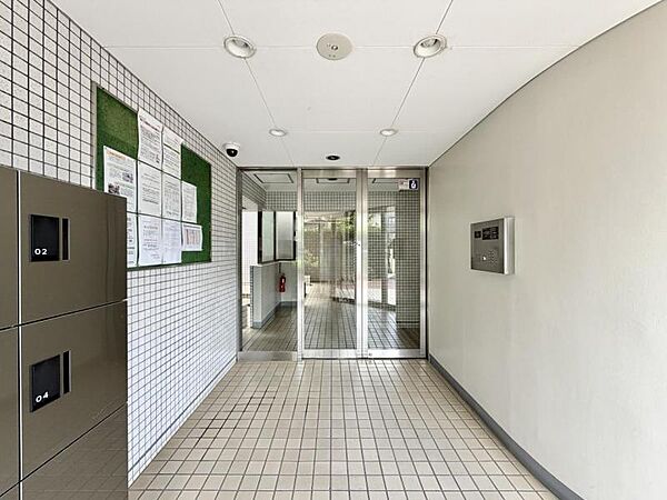 【エントランス】落ち着いた雰囲気が広がる空間です。