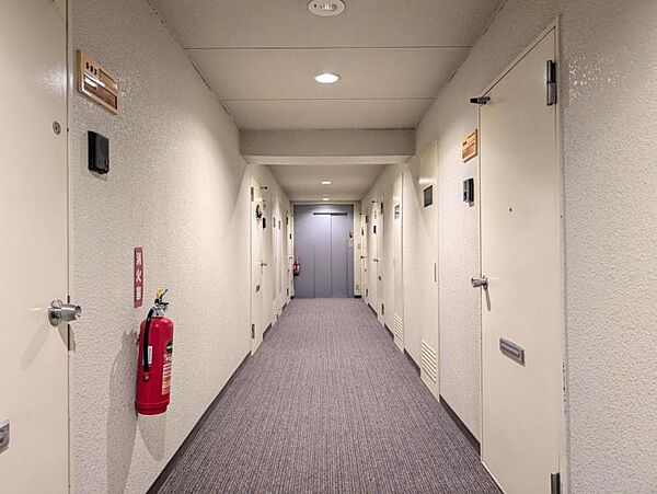 【エントランス】管理の良さが一目でわかる、清掃の行き届いた共用部。