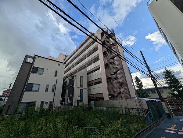 【外観】訪れる人を優しく迎え入れるような、温かみと気品のある表情。