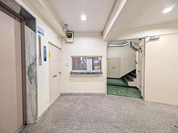 【エントランス】しっかりと管理が行き届いており、いつも共用部は綺麗に保たれています。