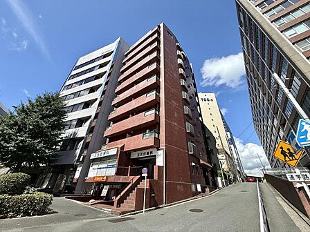 【外観】都会的な景色の中に溶け込みながら、確かな存在感を放つデザイン。