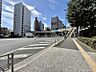 エントランス：【周辺環境】開放的で見渡しの良い歩道。