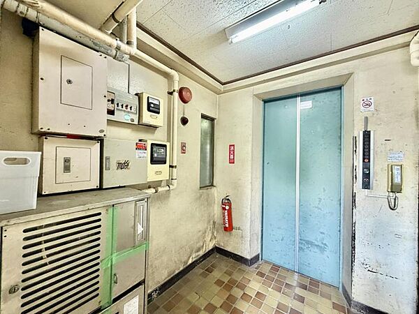 住まいの顔ともいえるエントランスは、上品で洗練された印象に仕上がっています。