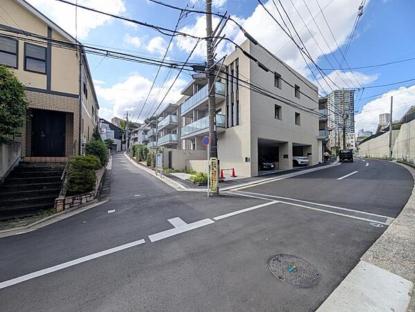 【外観】重厚感と洗練さを兼ね備えた佇まい。