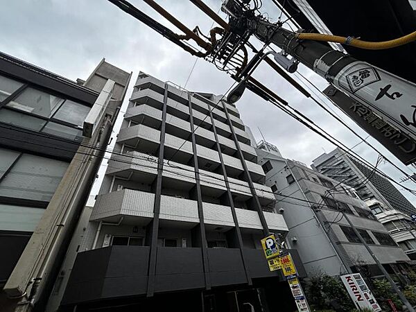 【外観】端正なフォルムが印象に残る建物デザイン。