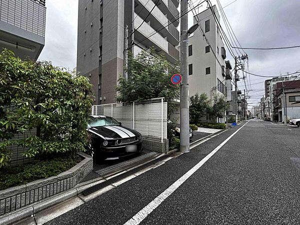 【エントランス】都心の利便性を間近に、一歩奥へ入った静穏を愉しむロケーション