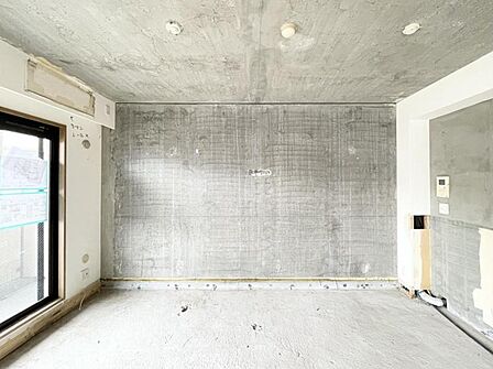 【LDK】リフォーム中のため、完成後の仕上がりが楽しみな空間です。