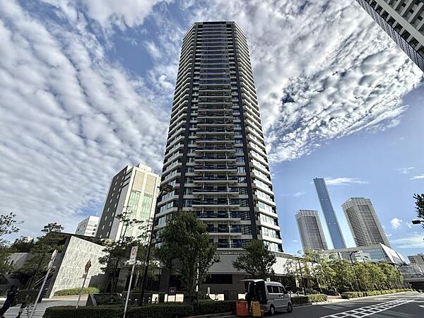 【外観】遠くからでも自分の家だとすぐ分かる。街の目印になるような建物。