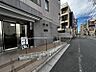 エントランス：【エントランス】品格を感じさせる共用部の入口部分。