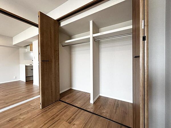 【収納】室内を有効的にお使いいただける全居室収納付き。洋服や雑貨など無駄なく収納いただけます。