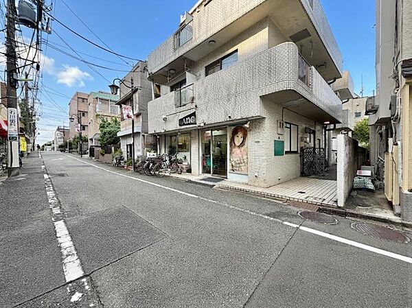 【外観】陽光をたっぷりと取り込む明るい住空間。