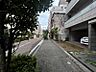 エントランス：【エントランス】駅からの帰り道も心地よいフラットなアプローチ。