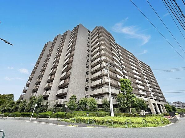 【外観】大規模レジデンスならではの開放感。全方位に配慮された意匠美。