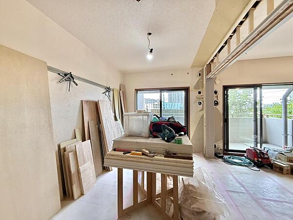 【洋室：6帖】隣り合うリビングと一体利用も可能。ライフスタイルやシーンに合わせてお使いいただけます。