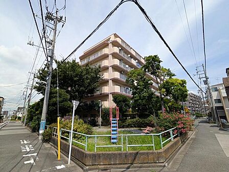 【外観】　落ち着いた色合いで、周囲の街並みに馴染む外観です。