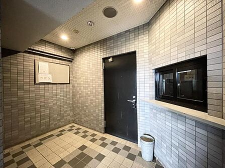 【エントランス】上質な雰囲気を纏う共用スペース。