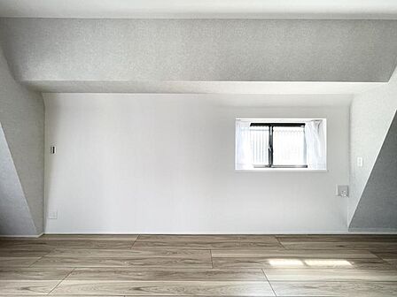 【洋室:10帖】明るく落ち着いた雰囲気のお部屋です。