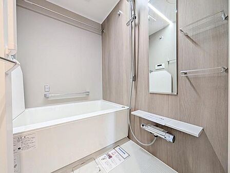【浴室】 機能性とデザイン性に重きを置き、ゆったりとお過ごしいただけるバスルームです。