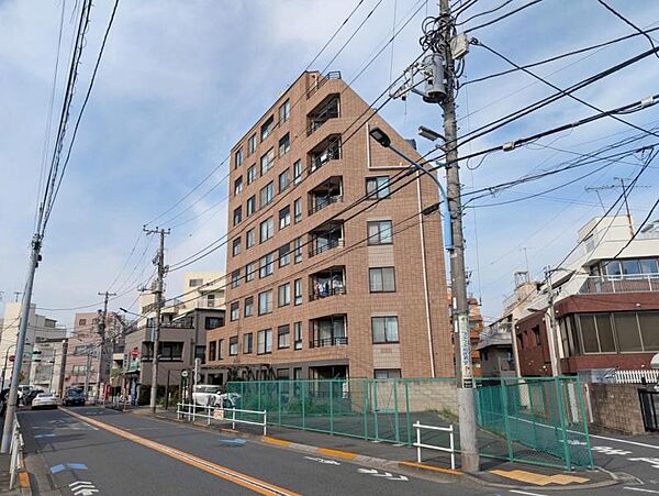 【外観】　清潔感のあるシンプルな外観が魅力的な物件です。