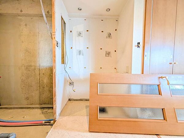 【洗面所】　リフォームで収納力もアップ。機能的な洗面所に生まれ変わることで、空間を常に美しく保てます。
