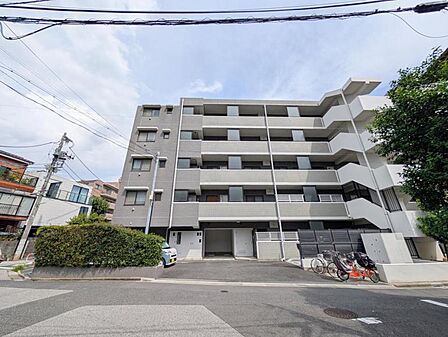 【外観】 清潔感のあるシンプルな外観が魅力的な物件です。