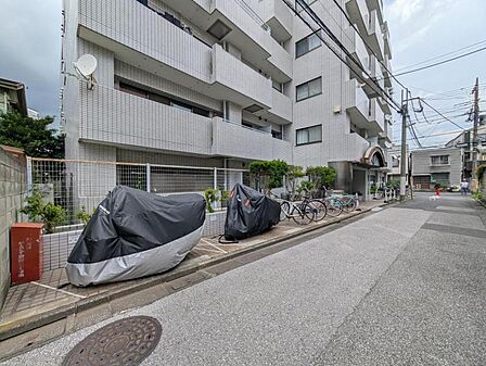 【外観】周囲の街並みに調和した外観です。
