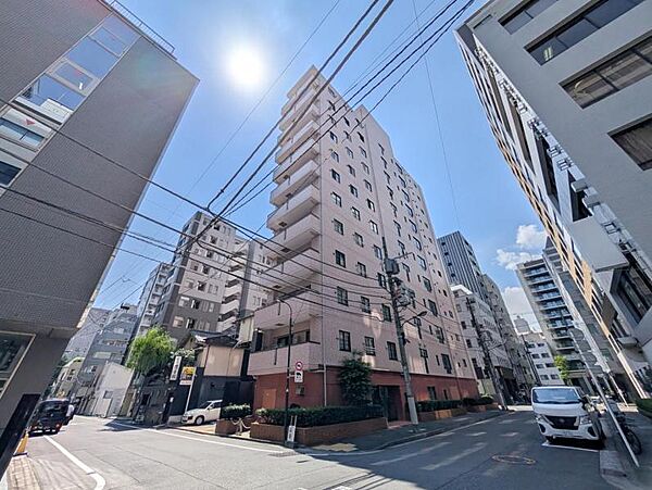 【外観】　空へと伸びるシャープなライン。洗練された都市生活の象徴。