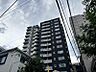 外観：【外観】真っ直ぐに空へ伸びる、堂々とした佇まい。この街を代表する一棟です。