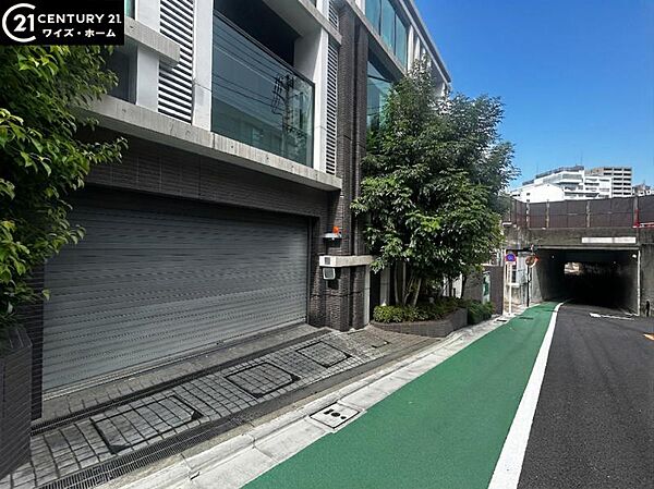 【外観】洗練された都市生活の象徴。