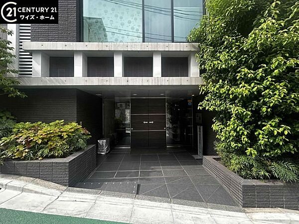 【エントランス】奥行きがあり、道路からの視線も気になりません。