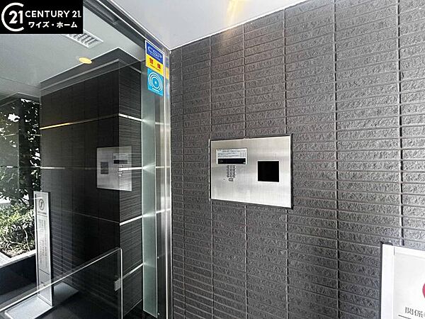 【エントランス】オートロック付きのマンションです。