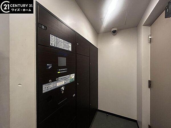 【エントランス】防犯カメラもついています。
