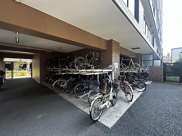 【駐輪場】きちんと整備された駐輪スペースが確保されています。