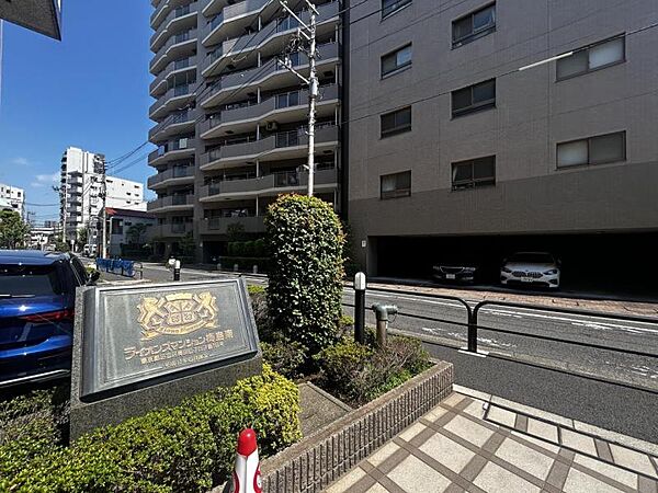 【エントランス】住まう方を優しく迎える空間です。