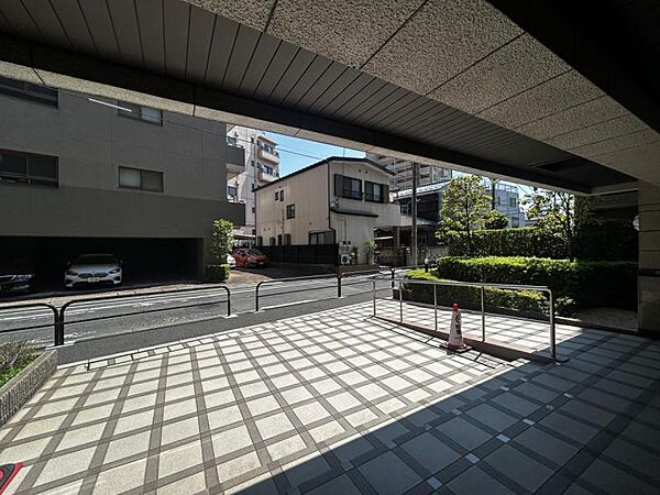 【エントランス】きれいに保たれた共用エントランスです。