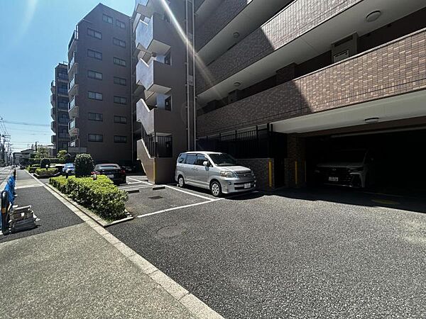 【駐車場】快適なカーライフをサポートします。