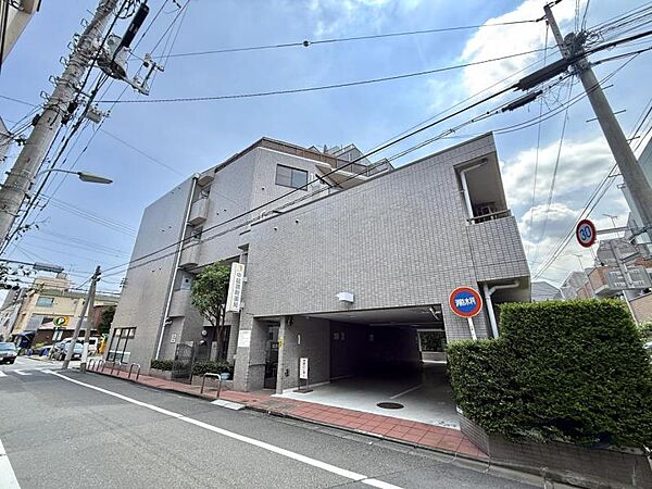 【外観】周囲と調和しながらも存在感を放つ外観です。