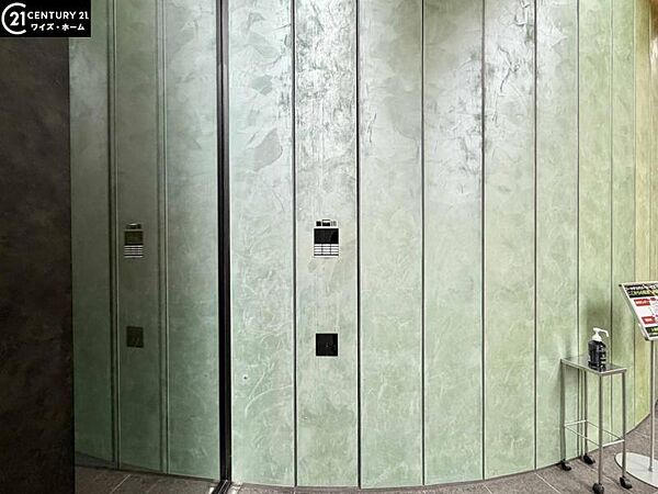 【エントランス】オートロック付きのマンションです。